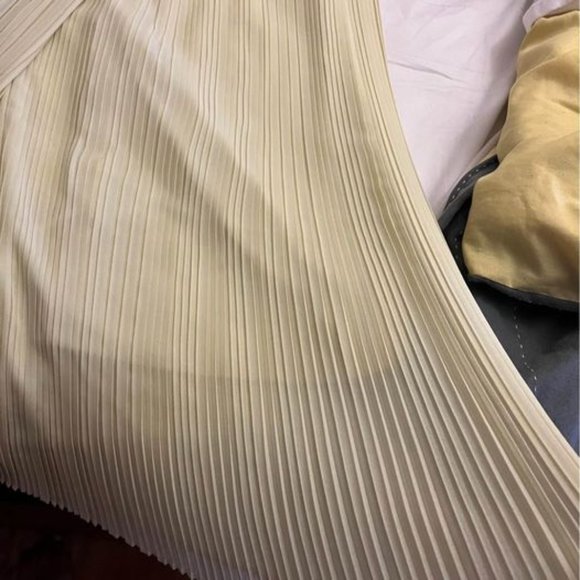 UNIQLO Lemon Yellow Chiffon Pleated Skirt pants size xs - Picture 2 of 6